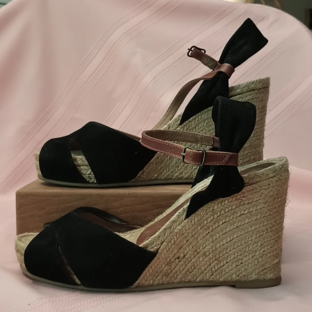 Eric Michael BlK Suede Espadrille with Brown Foot Strap Size 9